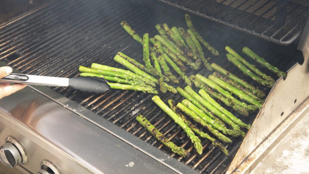 Asparagus on the grill